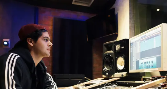 Music producer Dubai recording studio setup